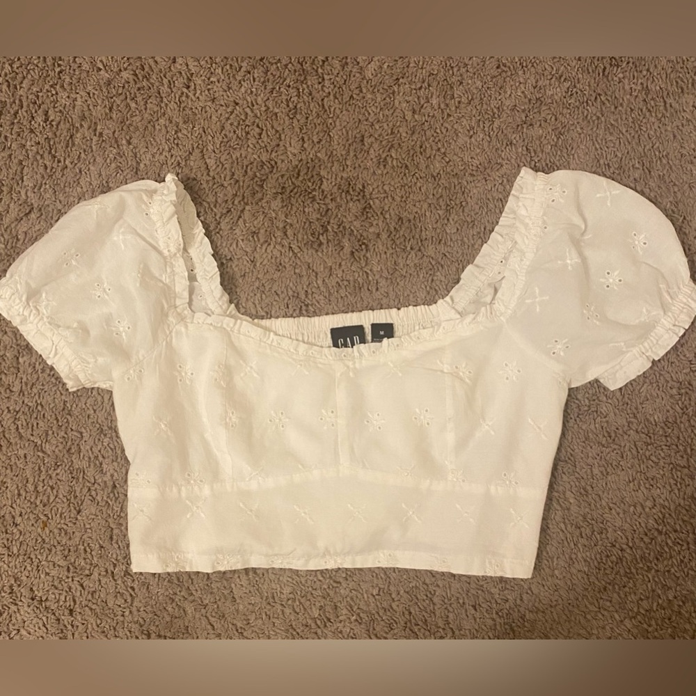 NWT White eyelet top with lace detailing crop top